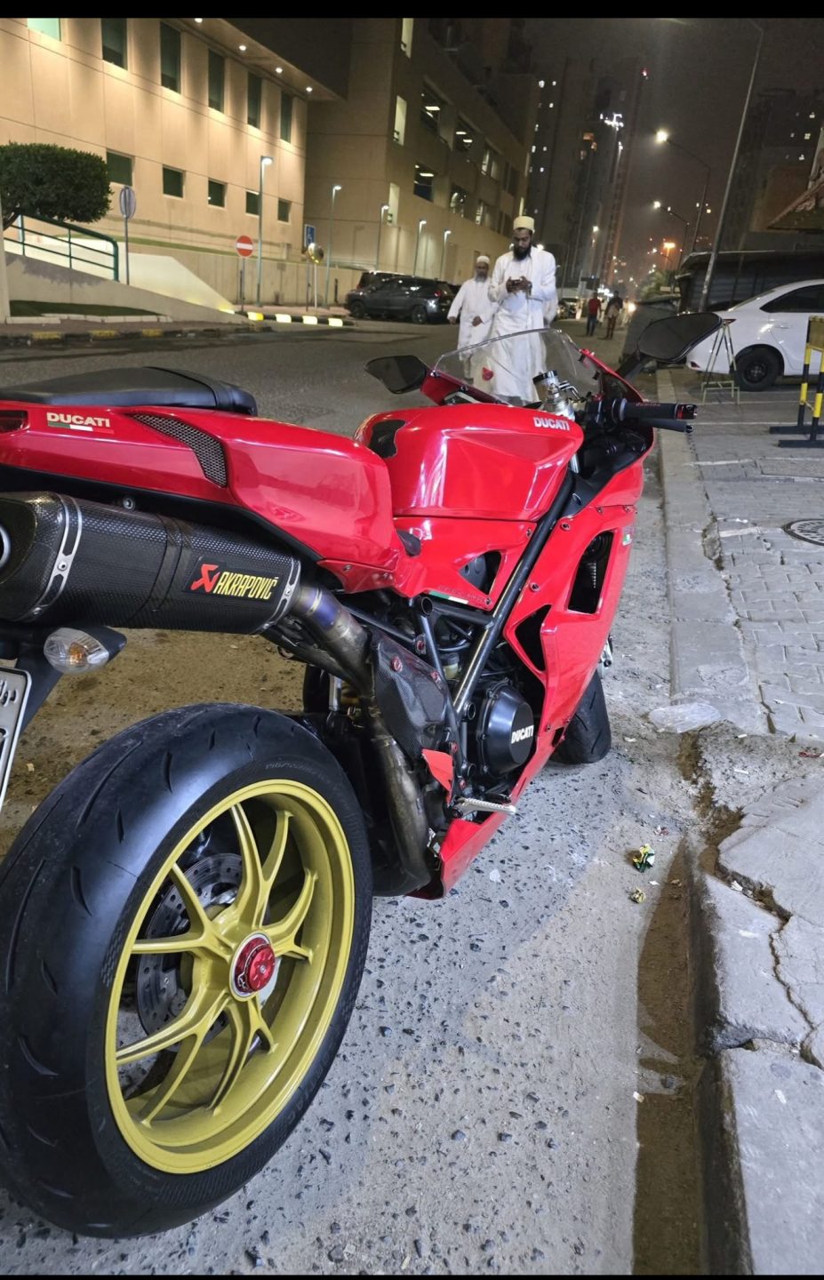 For Sale Ducati 1198 2009 model Clean, gas and go! Issue : change signal bulb signal lights only!